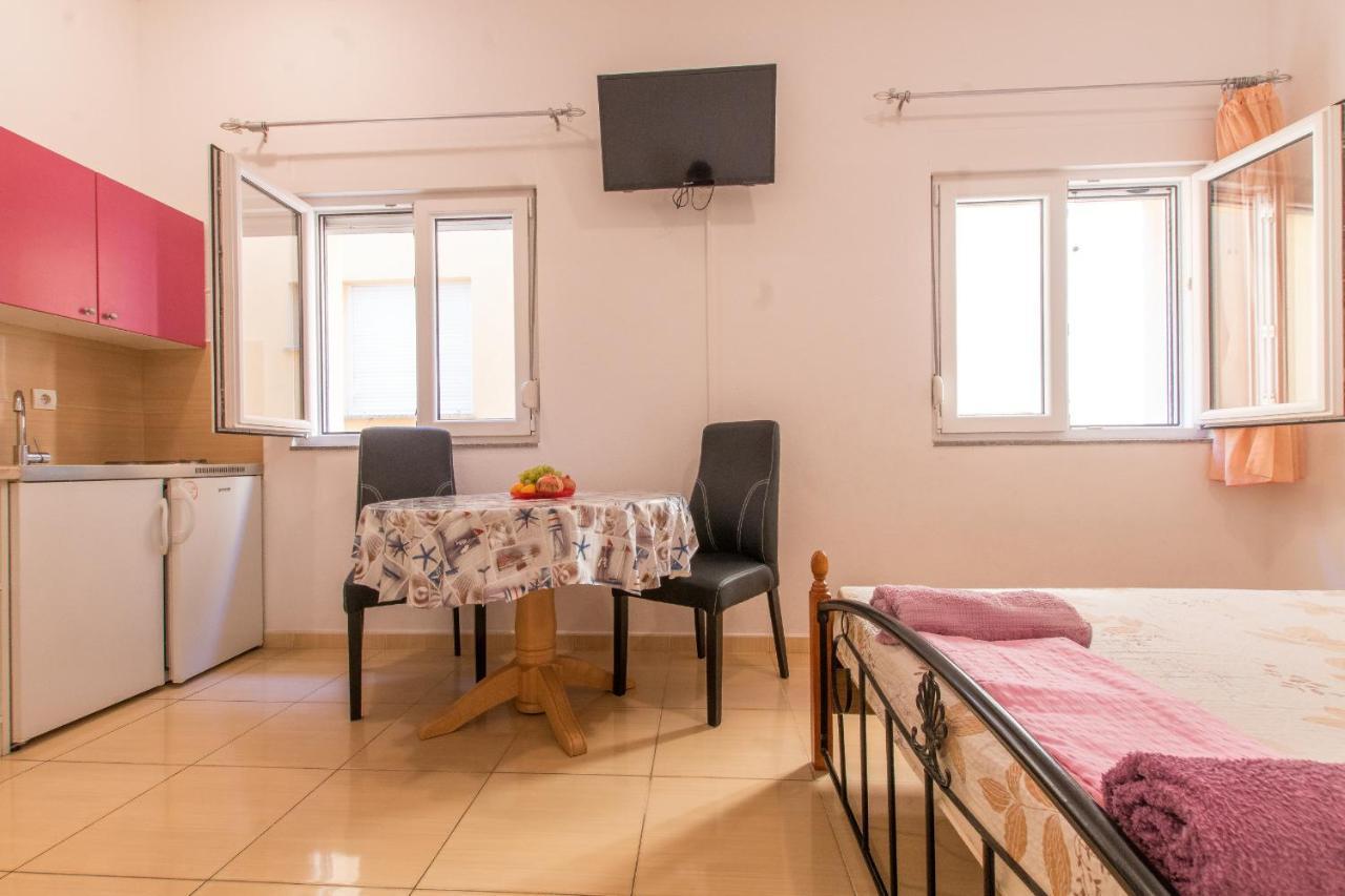 Studio Apartments Zloic In كرفافيكا المظهر الخارجي الصورة